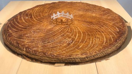 Couper votre galette frangipane géante : les conseils de votre boulanger préféré!