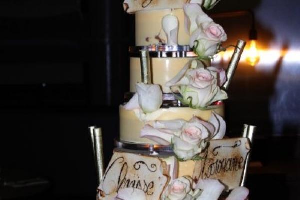 Wedding Cake by Bretteau