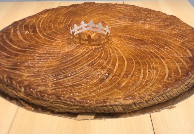 Couper votre galette frangipane géante : les conseils de votre boulanger préféré!